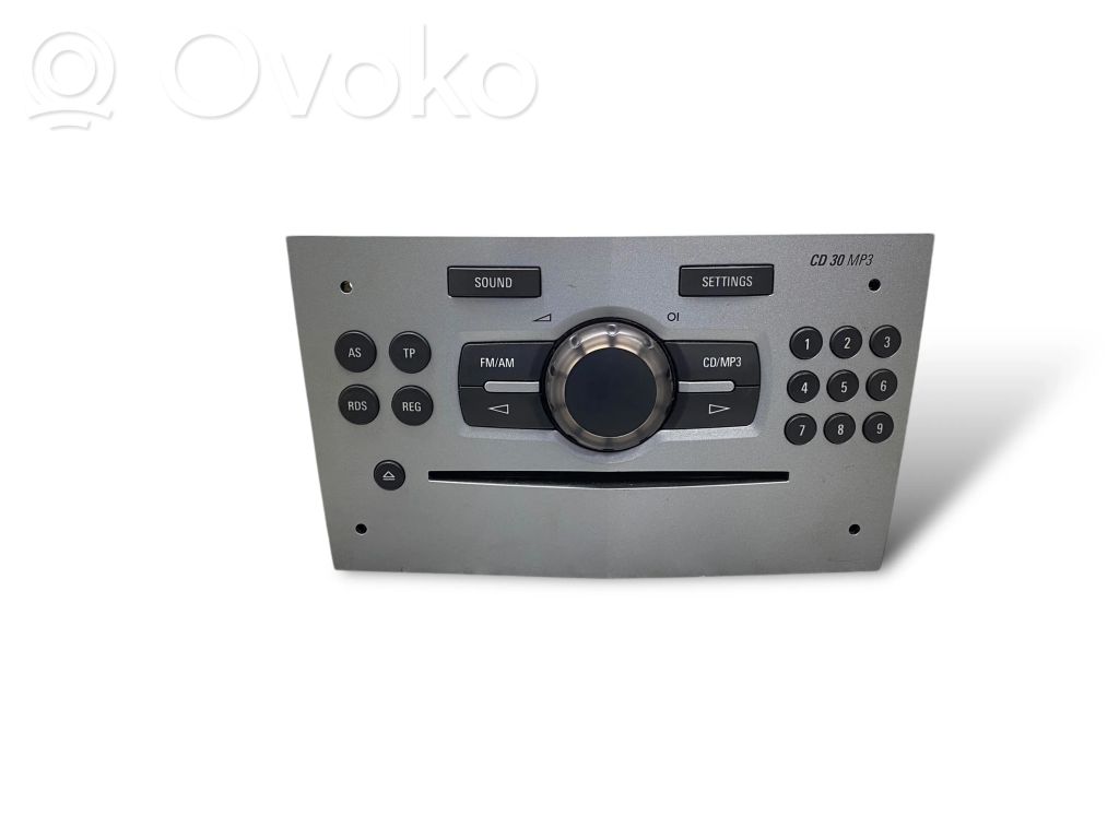 Radio / CD/DVD atskaņotājs / navigācija