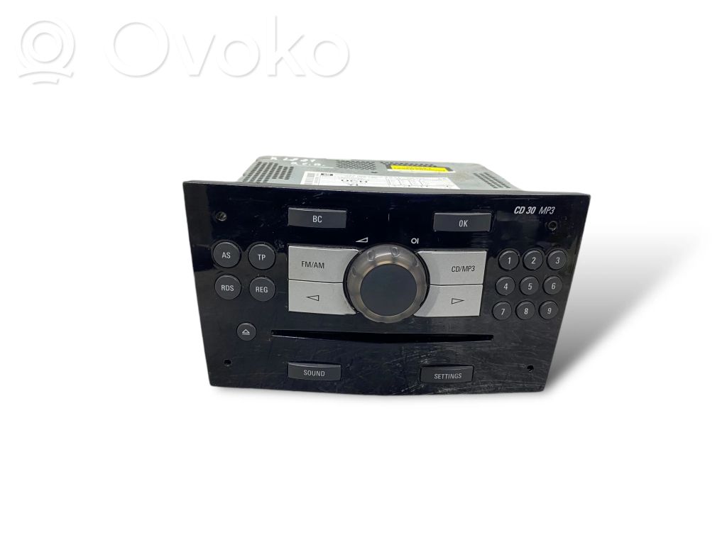Radio / CD/DVD atskaņotājs / navigācija