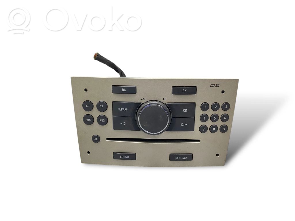 Radio / CD/DVD atskaņotājs / navigācija