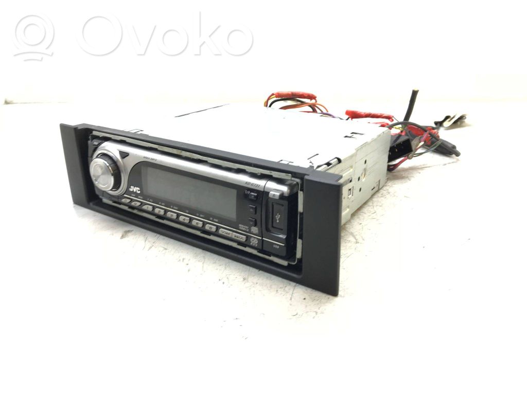 Radio / CD/DVD atskaņotājs / navigācija
