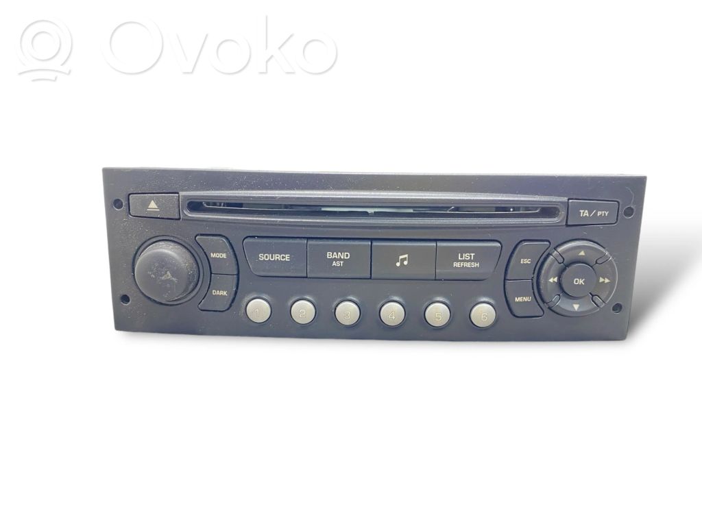 Radio / CD/DVD atskaņotājs / navigācija