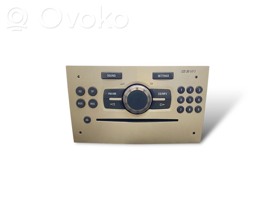Radio / CD/DVD atskaņotājs / navigācija