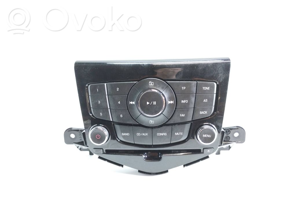Radio / CD/DVD atskaņotājs / navigācija