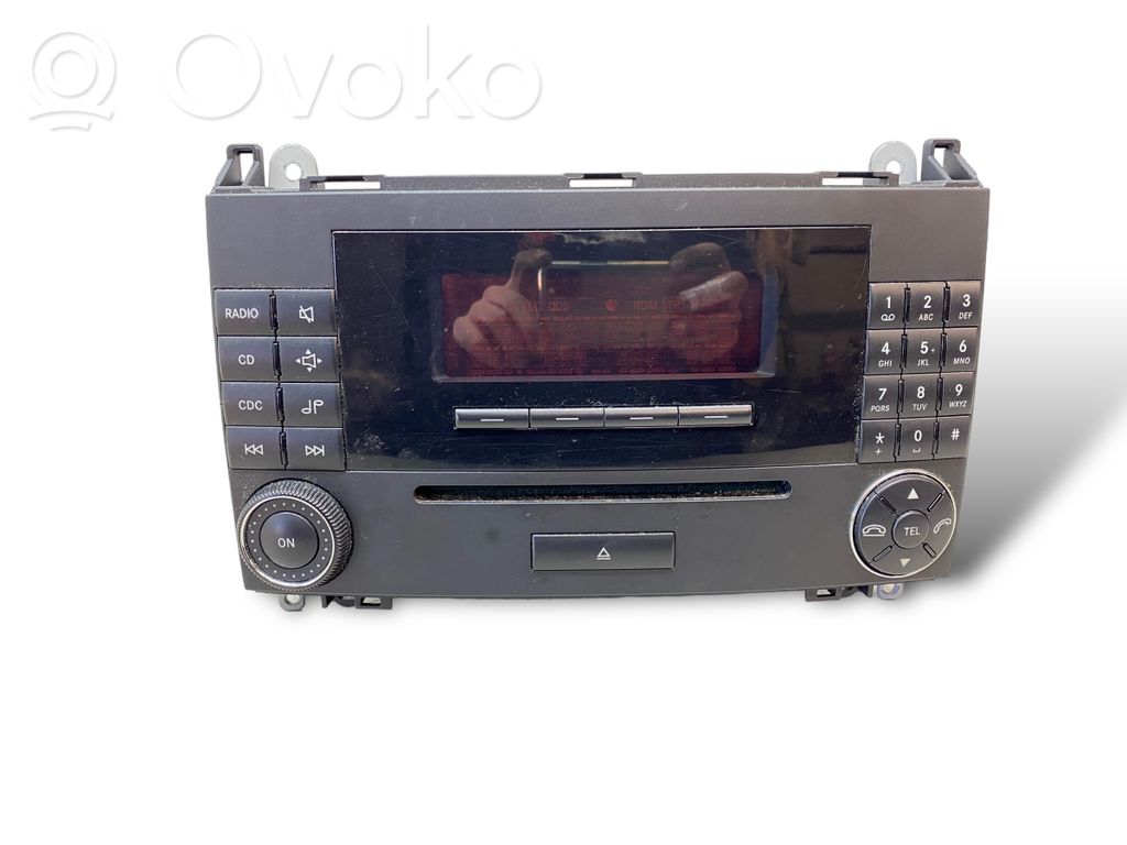 Radio / CD/DVD atskaņotājs / navigācija