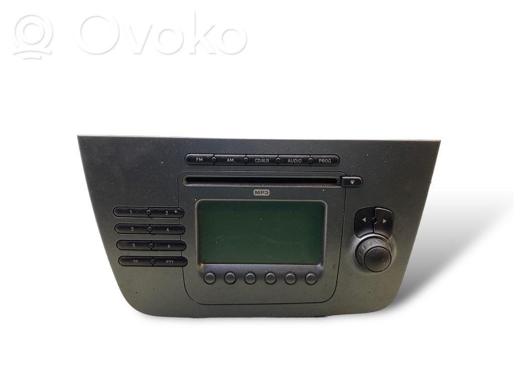 Radio / CD/DVD atskaņotājs / navigācija
