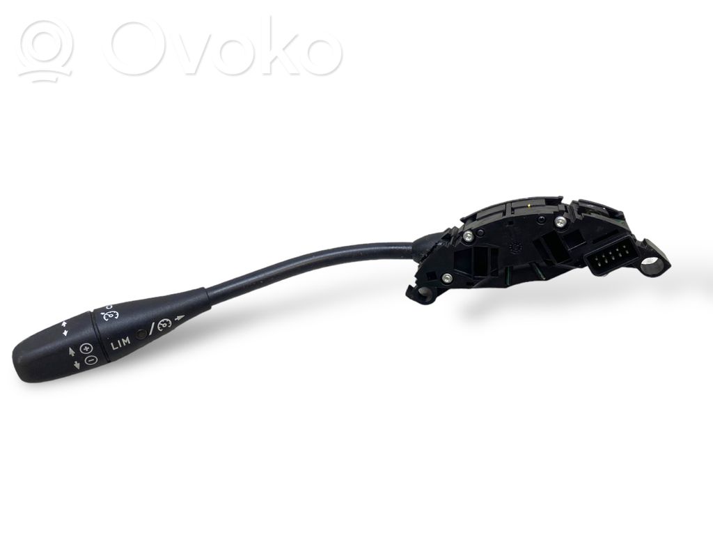 Kruīza kontroles (autopilota) sviria