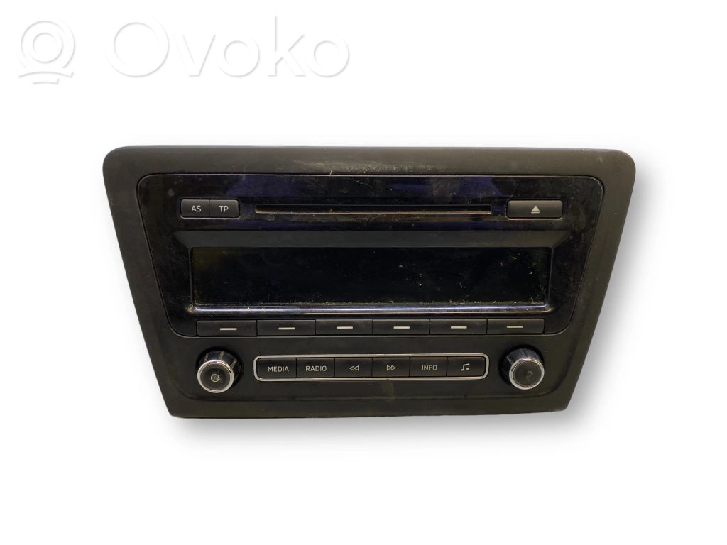 Radio / CD/DVD atskaņotājs / navigācija