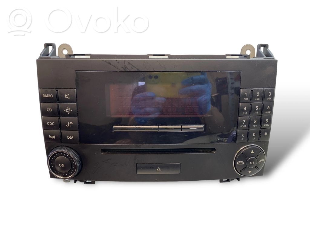 Radio / CD/DVD atskaņotājs / navigācija