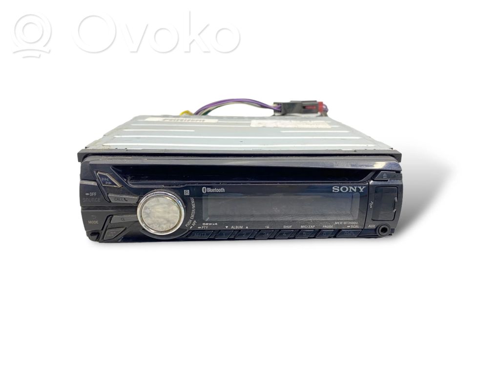 Radio / CD/DVD atskaņotājs / navigācija