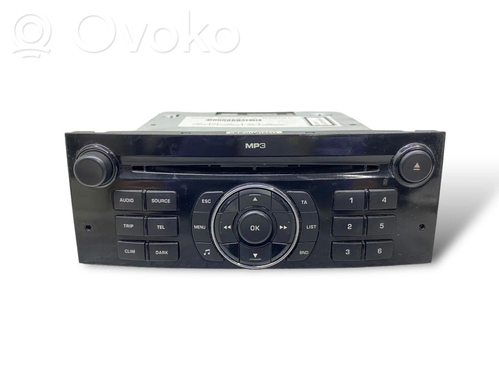 Radio / CD/DVD atskaņotājs / navigācija