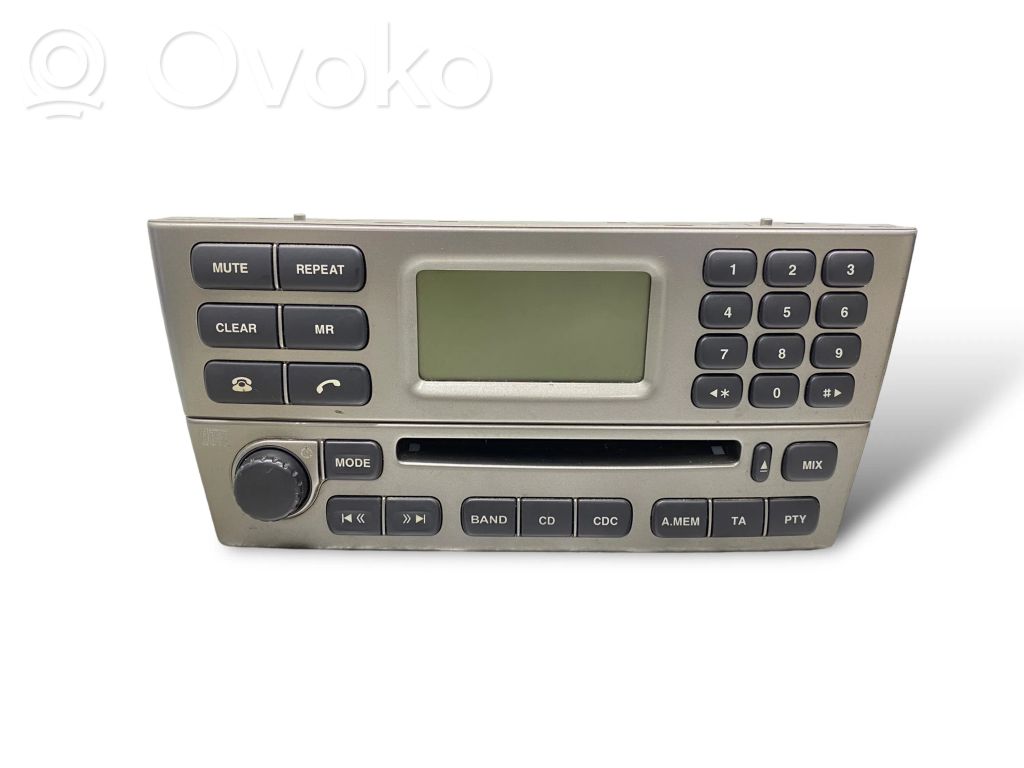 Radio / CD/DVD atskaņotājs / navigācija