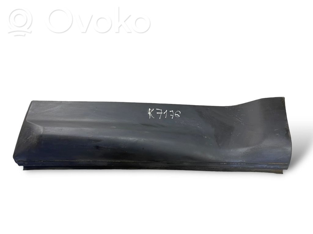 Aizmugurē durvju dekoratīvā apdare (moldings)