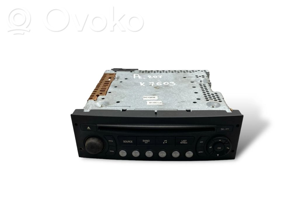 Radio / CD/DVD atskaņotājs / navigācija