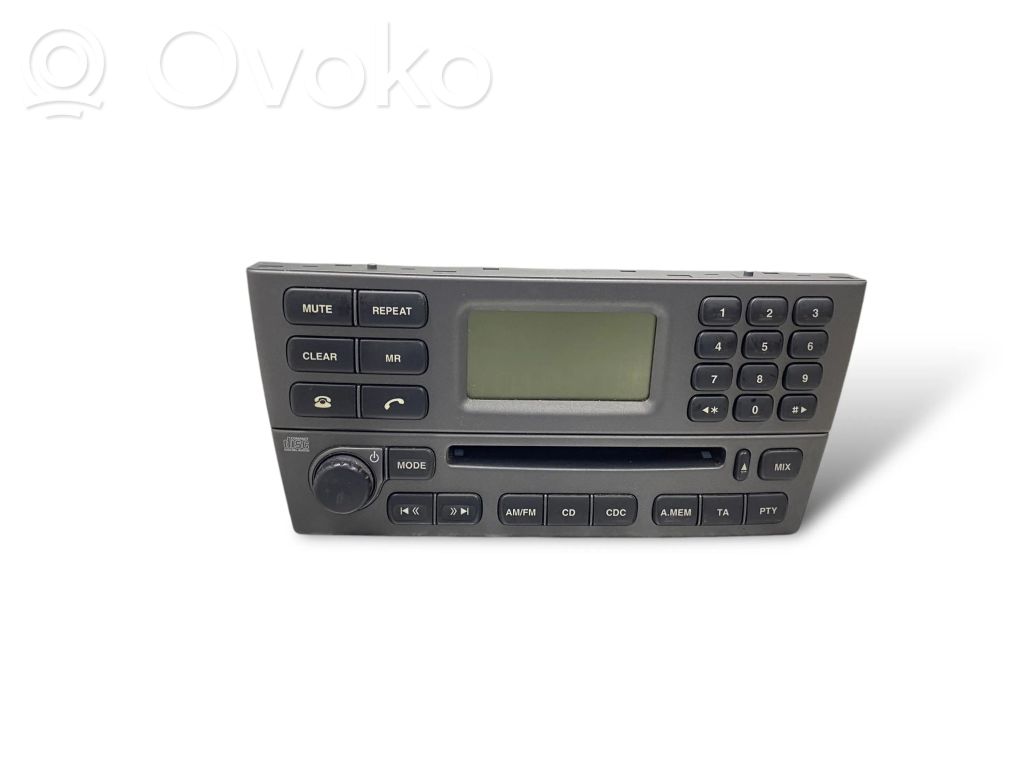 Radio / CD/DVD atskaņotājs / navigācija