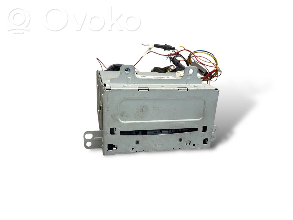 Radio / CD/DVD atskaņotājs / navigācija