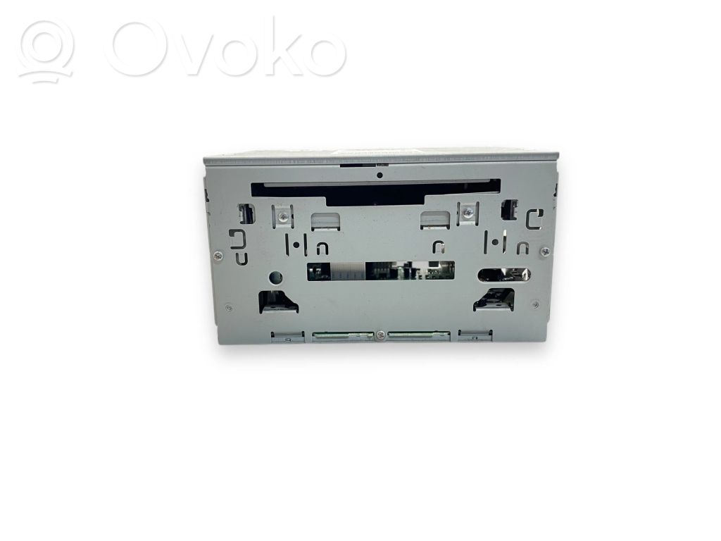 Radio / CD/DVD atskaņotājs / navigācija