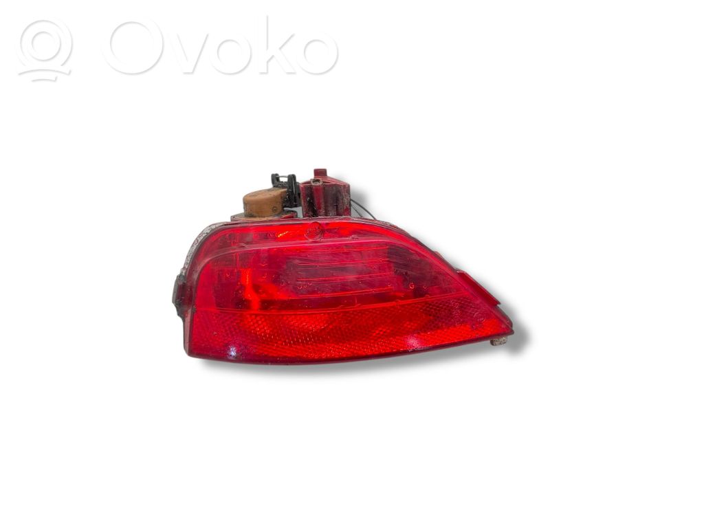 Aizmugurējais lukturis virsbūvē