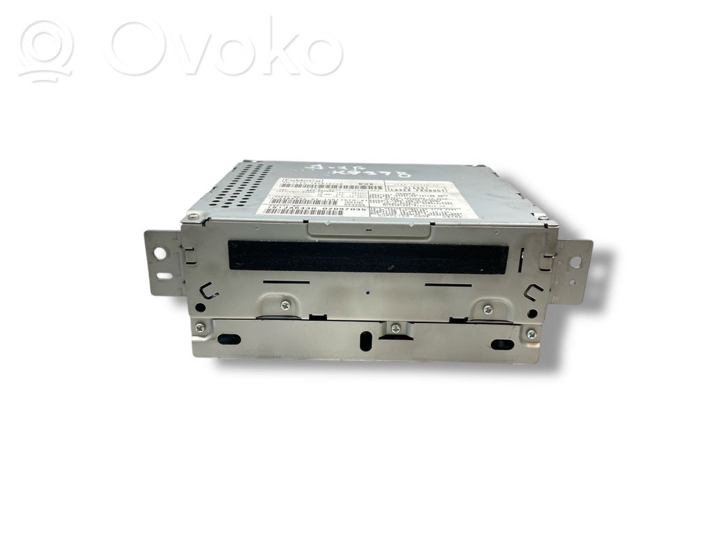Radio / CD/DVD atskaņotājs / navigācija
