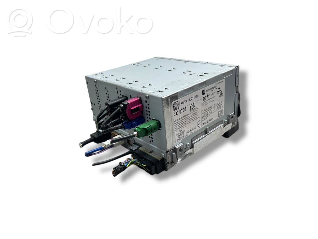 Radio / CD/DVD atskaņotājs / navigācija