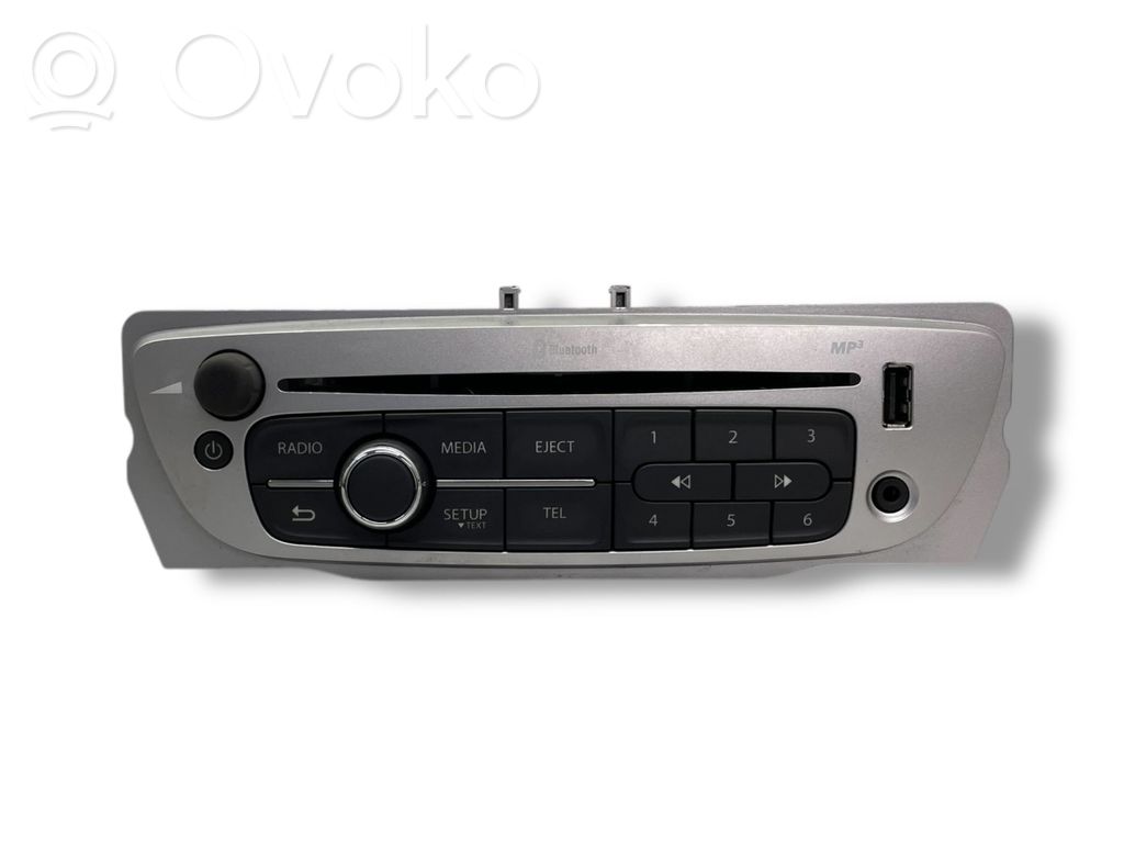 Radio / CD/DVD atskaņotājs / navigācija