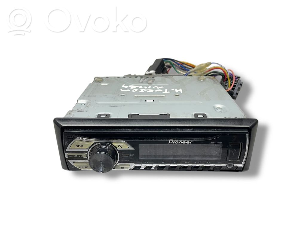 Radio / CD/DVD atskaņotājs / navigācija