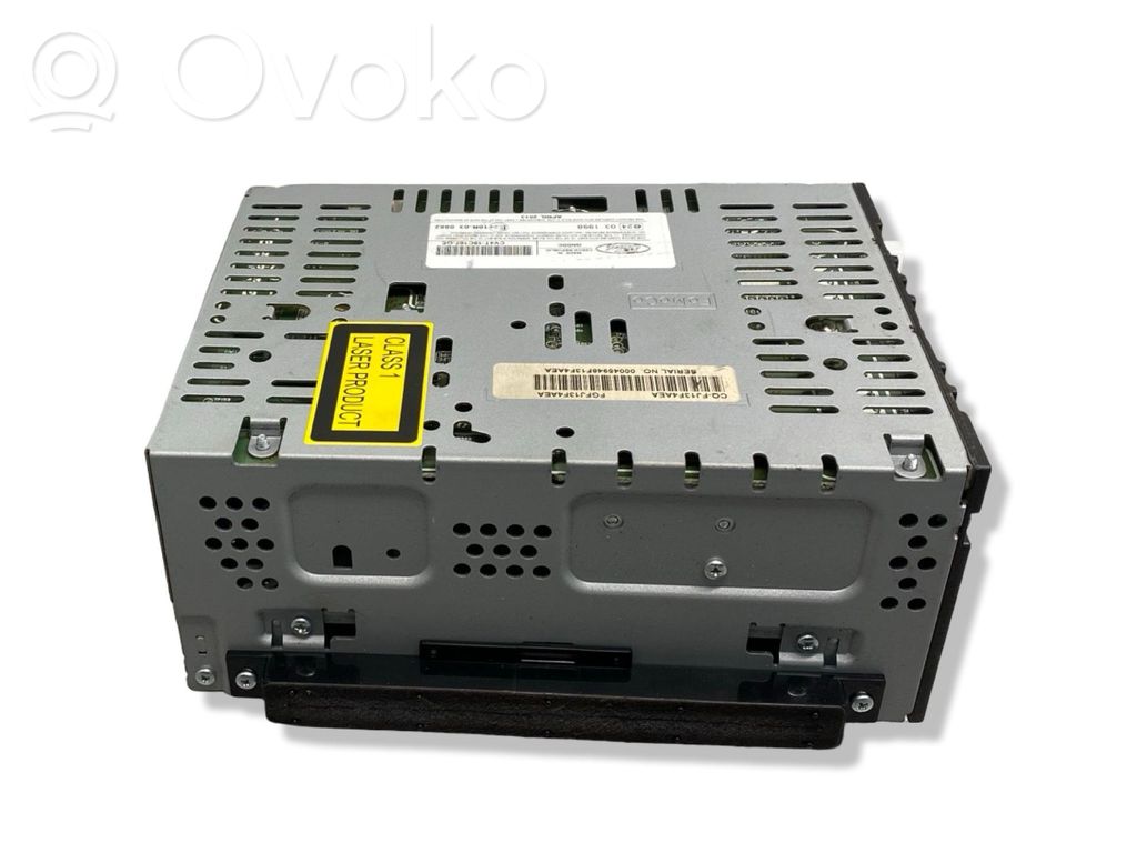 Radio / CD/DVD atskaņotājs / navigācija
