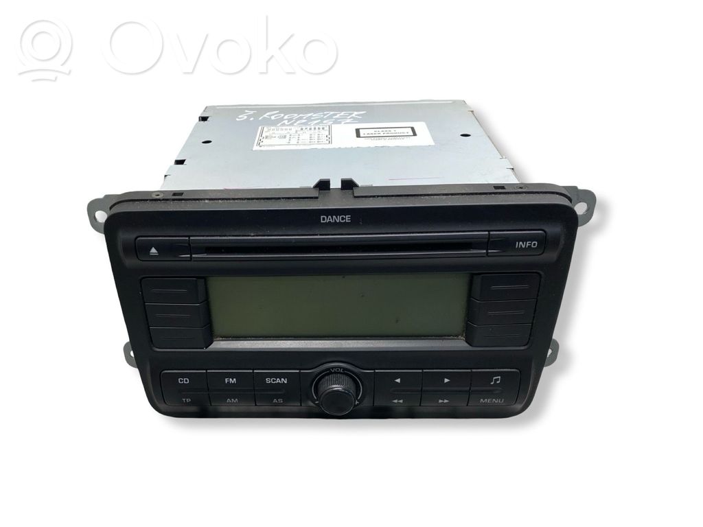 Radio / CD/DVD atskaņotājs / navigācija