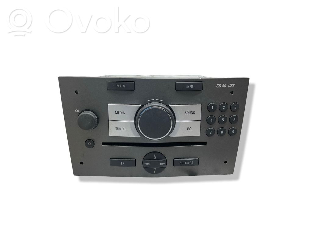 Radio / CD/DVD atskaņotājs / navigācija