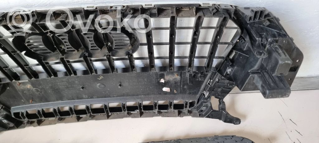 8U0853653A Audi Q3 8U Oberes Gitter vorne, 447.06 € | RRR