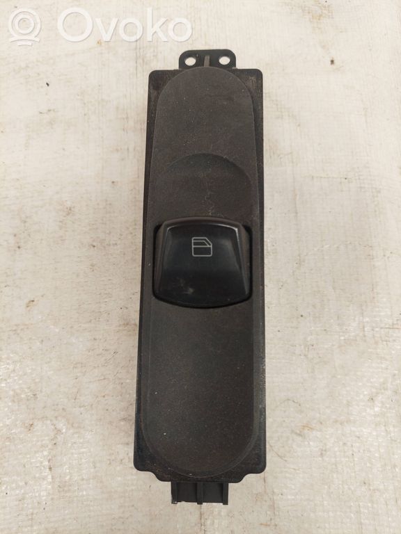 8608A023 Mitsubishi Grandis Interrupteur commade lève-vitre, 6,84