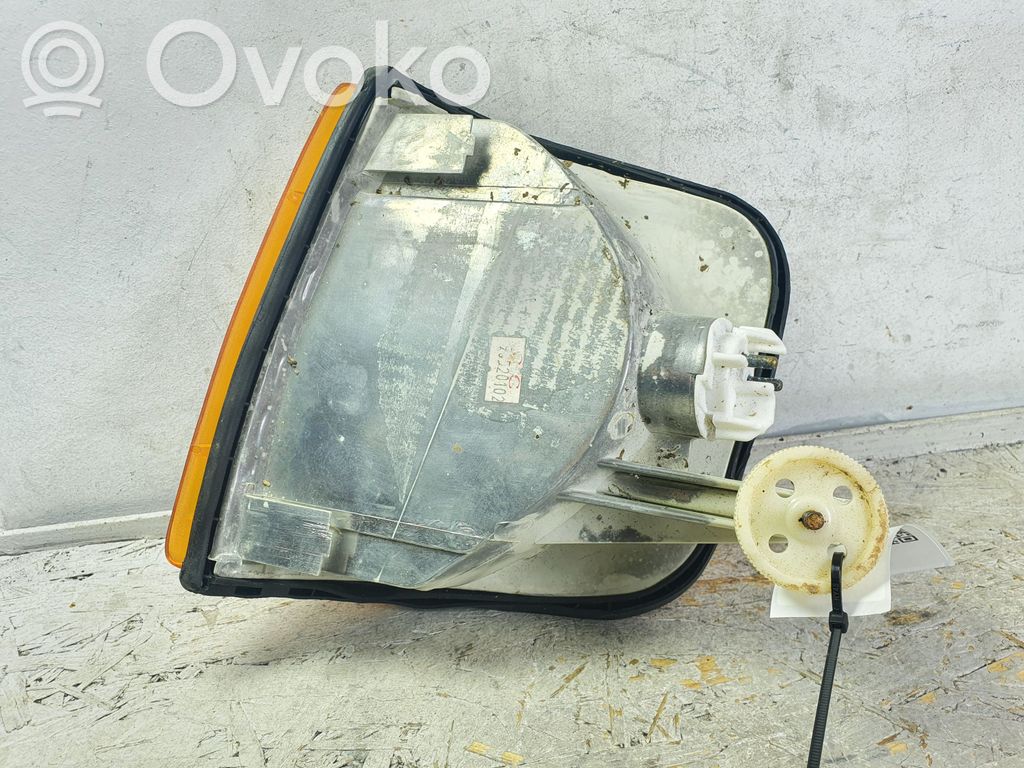 22364000D Mercedes-Benz S W126 Front indicator light, €20.00