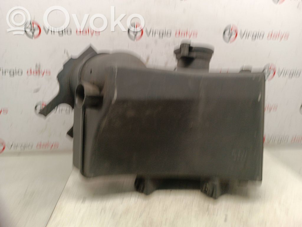 1736138 BMW 7 E38 Luftfilterkasten, 49.99 € | RRR