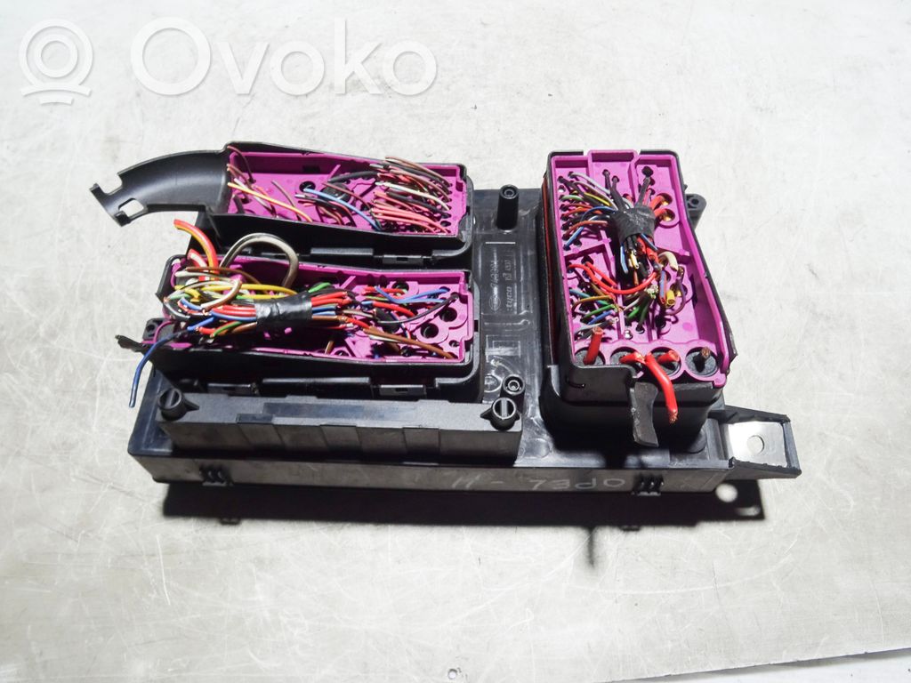 13250231 Opel Astra H Saugiklių blokas, 50,00 € | RRR