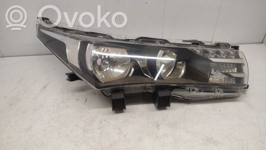 Toyota Corolla E160 E170 Priekinis žibintas 