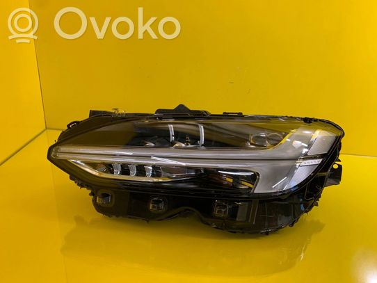 Volvo S90, V90 Priekinis žibintas 