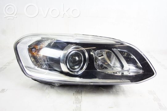 Volvo XC60 Priekinis žibintas 