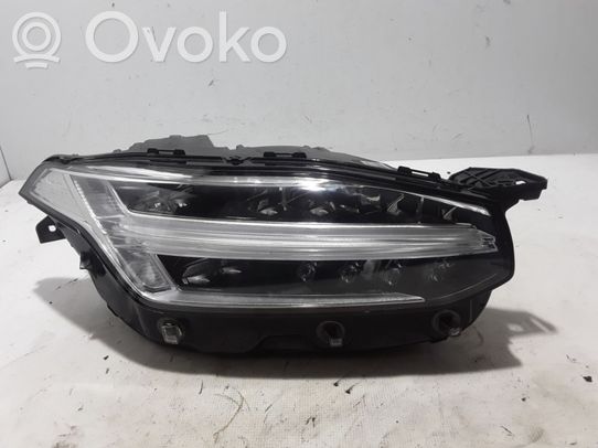 Volvo XC90 Priekinis žibintas 