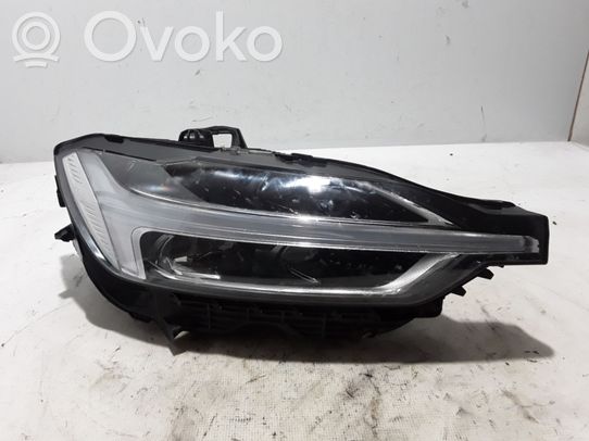 Volvo XC60 Priekinis žibintas 