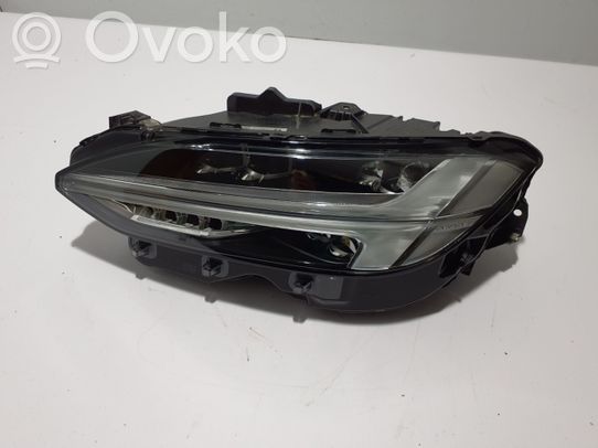Volvo S90, V90 Priekinis žibintas 