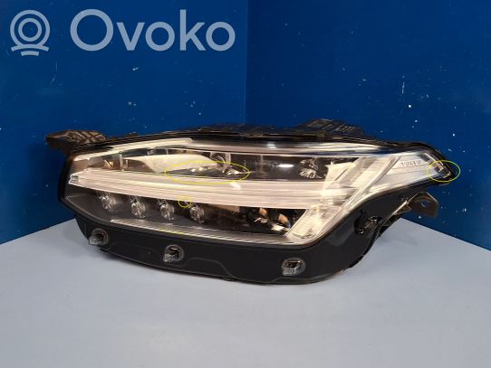 Volvo XC90 Priekinis žibintas 