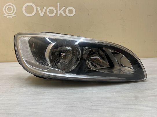Volvo V60 Lampa przednia 