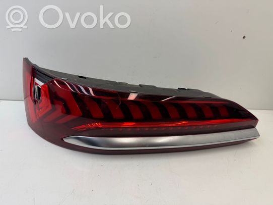 Audi Q7 4M Galinis žibintas dangtyje 