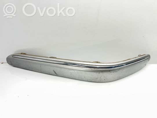 Mercedes-Benz C W203 Modanatura separatore del paraurti anteriore 