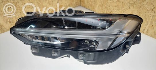 Volvo S90, V90 Priekinis žibintas 