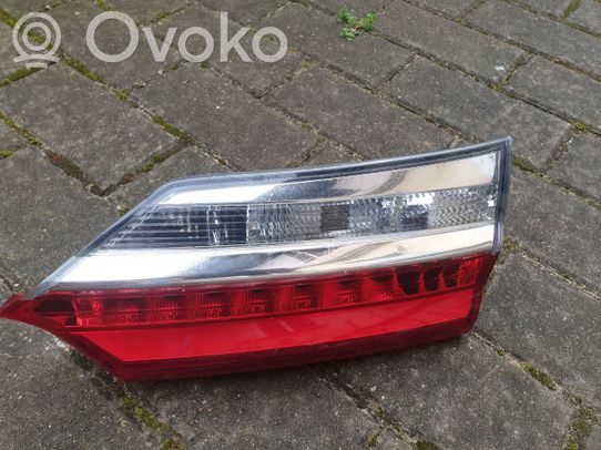 Toyota Corolla E160 E170 Galinis žibintas dangtyje 