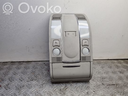 Audi A6 S6 C6 4F Priekinių vietų apšvietimo žibintas 