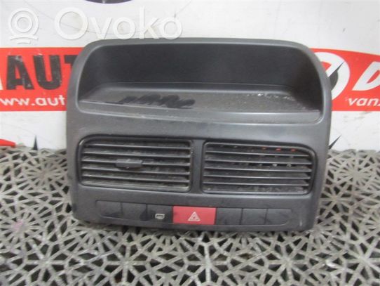 Fiat Linea Grille d'aération centrale 