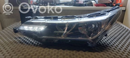 Toyota Corolla E160 E170 Priekinis žibintas 