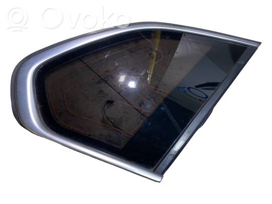 BMW X5 E70 Aizmugurējais virsbūves sānu stikls 