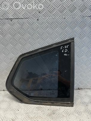 BMW X3 F25 Aizmugurējais virsbūves sānu stikls 